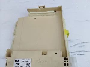 Блок запобіжників Toyota Sienna 8273008110 (1)